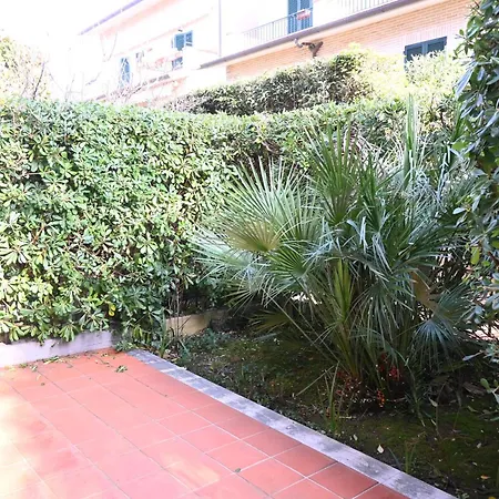 S075 - Sirolo, Bilocale Con Giardino E Garage In Centro