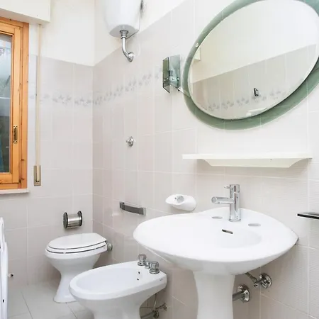 S075 - Sirolo, Bilocale Con Giardino E Garage In Centro *