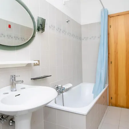 S075 - Sirolo, Bilocale Con Giardino E Garage In Centro Appartamento