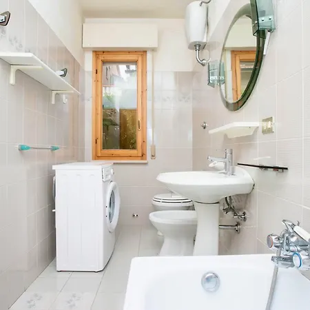 S075 - Sirolo, Bilocale Con Giardino E Garage In Centro 锡罗洛